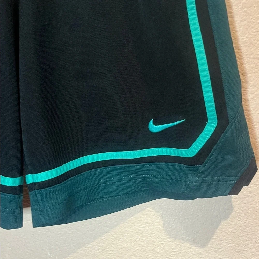 Nike Boy’s 9” Basketball Shorts Dri Fit Jade Green Black Size Large